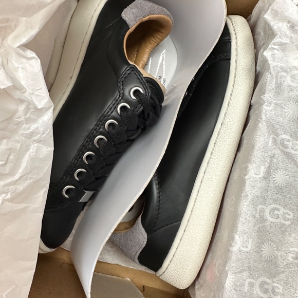 NIB! UGG Women's Casual Chrome Toe Sneaker Milo In Black Leather Size US5/EU36 - Picture 7 of 10